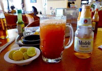 Michelada - мексиканский напиток из пива и сока лайма